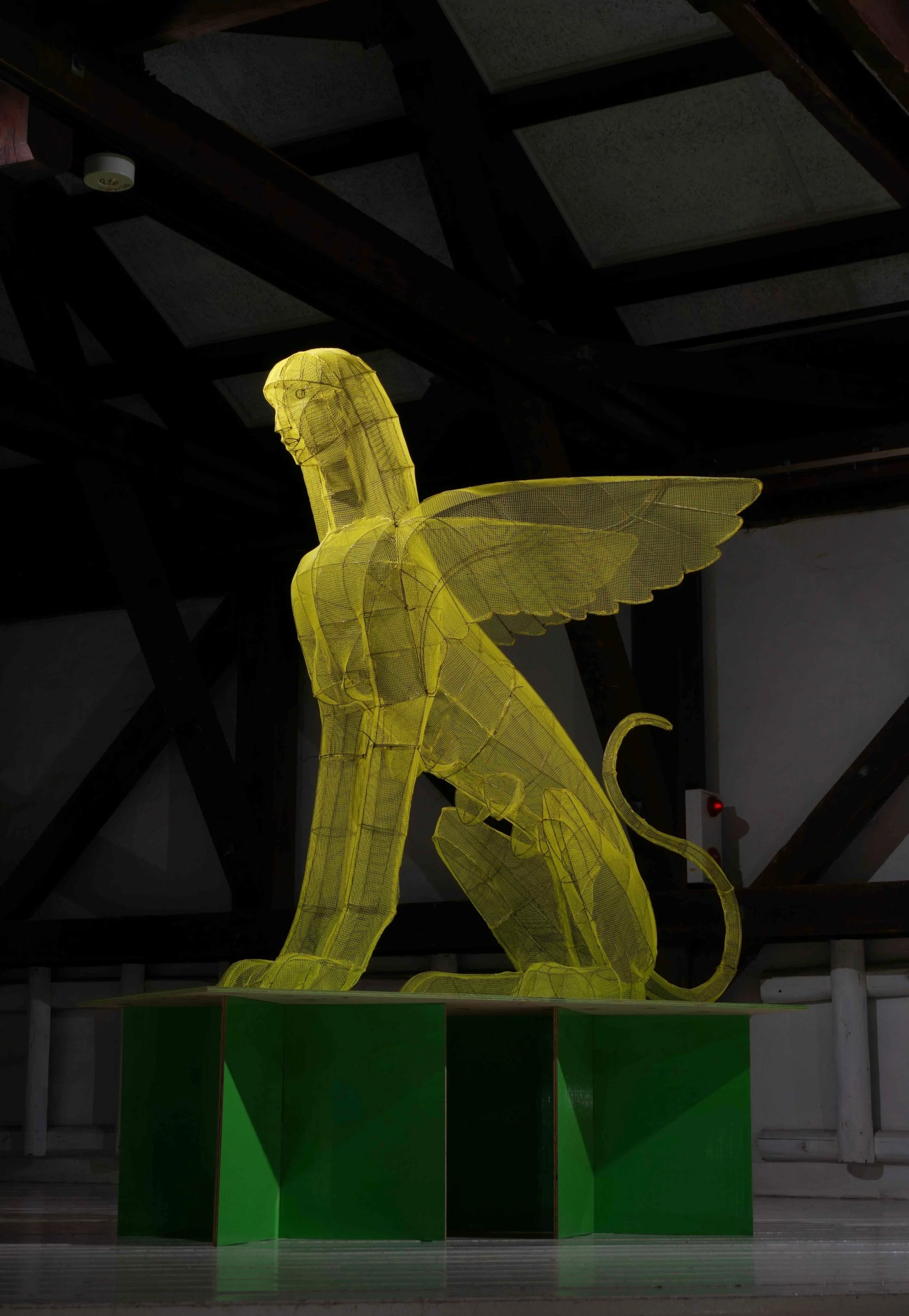 立体絵画の「1mmの神の足」 Steel Framed Goddess — Hiroko Kubo